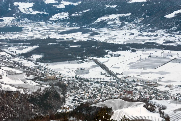 Alpine stadt, norditalien — Stockfoto