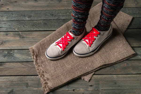 Farve sokker på et trægulv - Stock-foto