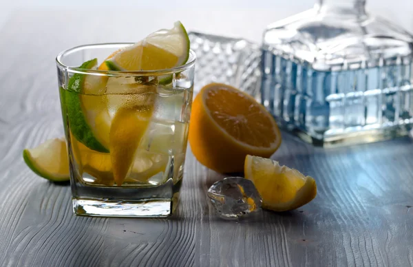 Ginebra con limón — Foto de Stock