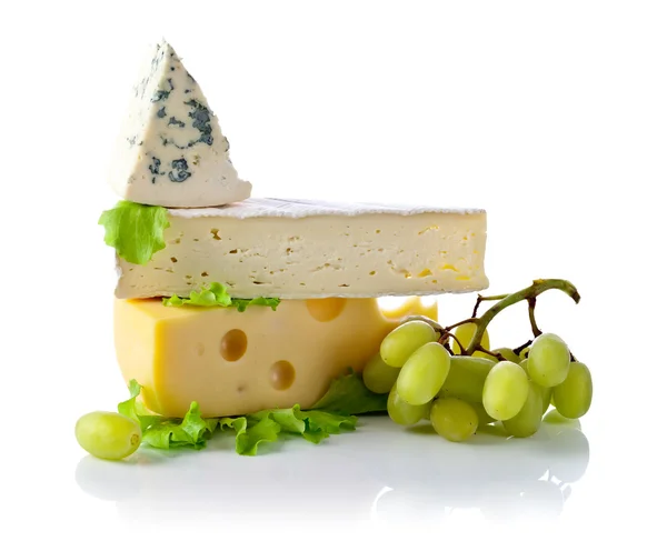 Různé sýry, izolované na bílém — Stock fotografie