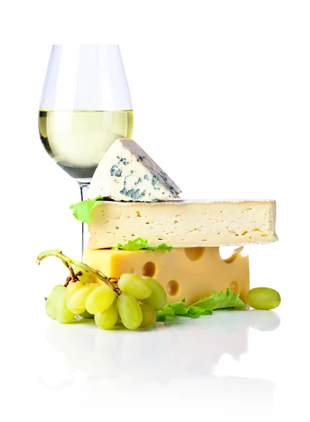 Sýry s hrozny a víno — Stock fotografie