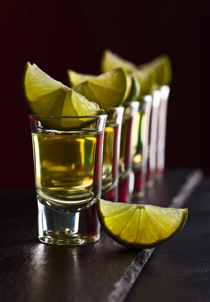 Gold tequila with lime — Stock Photo, Image