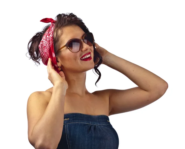Jong mooi vrouw met zonnebril — Stockfoto
