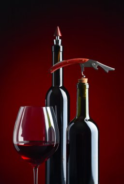 kırmızı şarap ve şişe cam