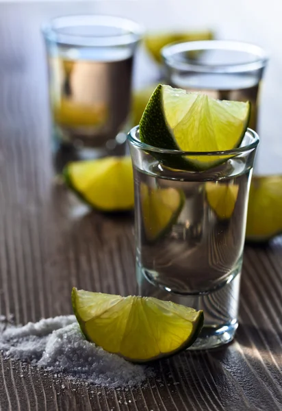 Tequila z solą i limonką — Zdjęcie stockowe