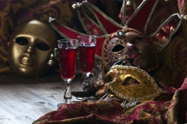 Venedik Maske ve kırmızı şarap