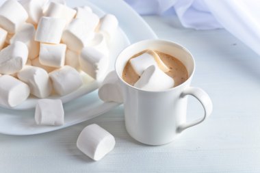şekerleme ve bir fincan kahve