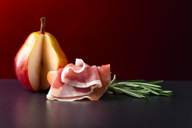  Armut ve biberiye ile İspanyol jamon