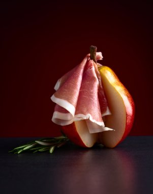  Armut ve biberiye ile İspanyol jamon