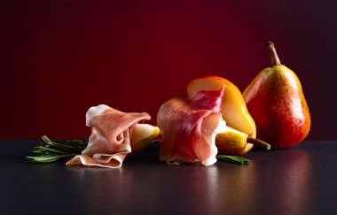  Armut ve biberiye ile İspanyol jamon