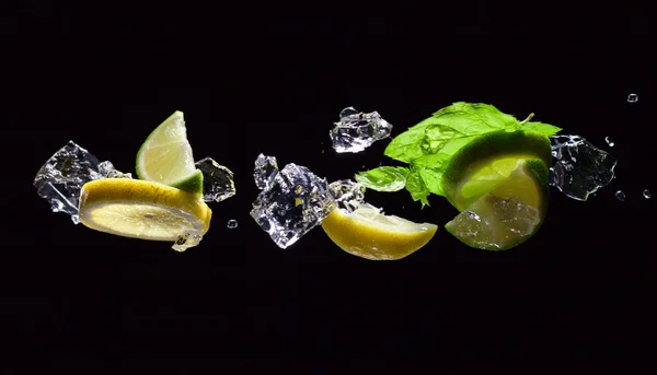 Lime , lemon and peppermint — Stock Photo, Image