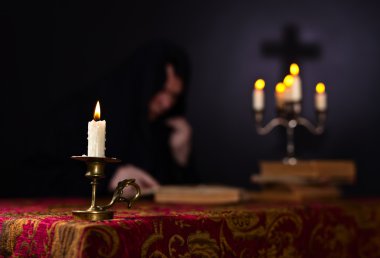 Küçük bir mum mum