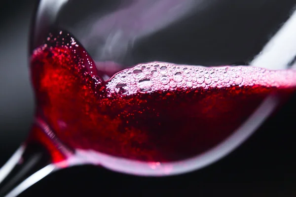 Vinho tinto em vinho — Fotografia de Stock