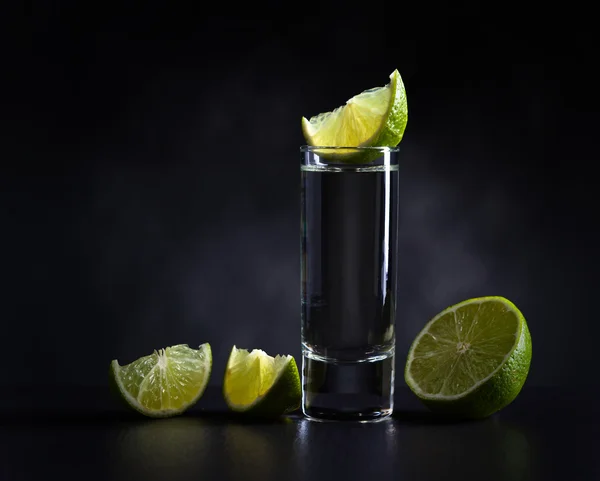 Tequila de oro y lima — Foto de Stock