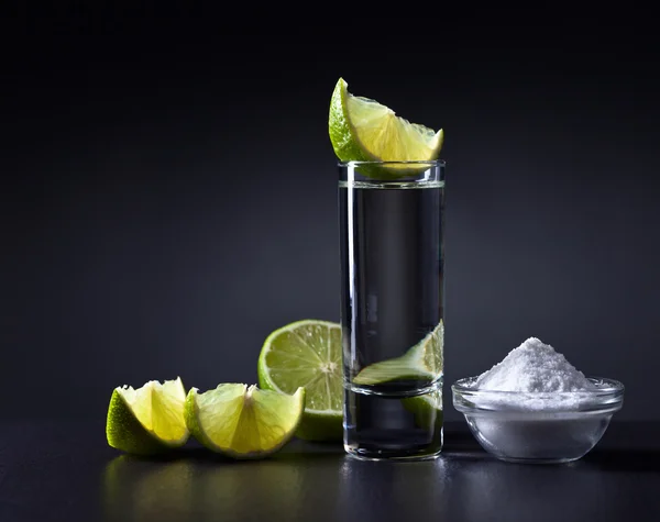 Guld tequila och lime — Stockfoto