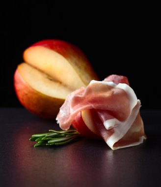  Armut ve biberiye ile İspanyol jamon