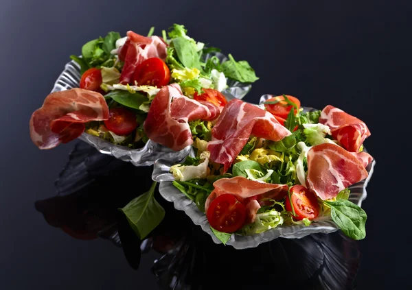 Salada verde com jamon — Fotografia de Stock