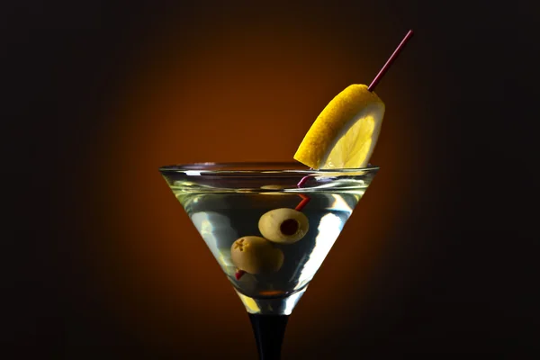 Martini au citron et olives vertes — Photo