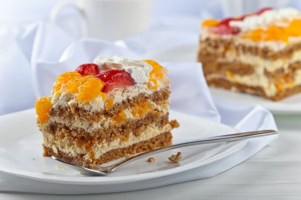 イチゴとオレンジ蜂蜜ケーキ — ストック写真