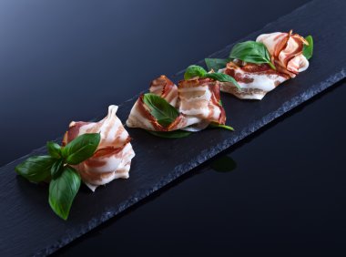 pastırma yeşil fesleğen ile 