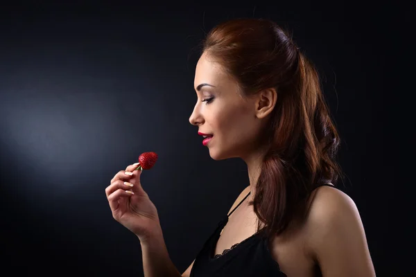 Young woman with strawberry — Stock Photo, Image