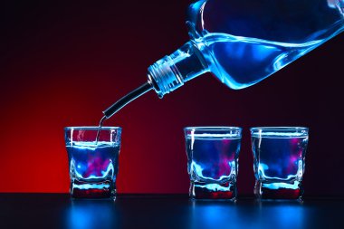 votka siyah bir tablo