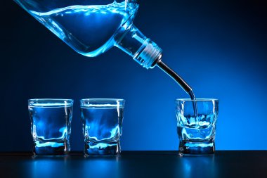 votka siyah bir tablo