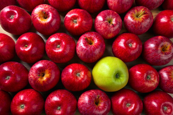 ripe juicy apples 