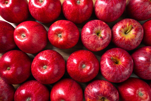ripe juicy apples 
