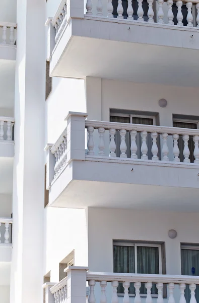 Detail van de gevel van een flatgebouw — Stockfoto