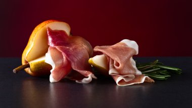  Armut ve biberiye ile İspanyol jamon