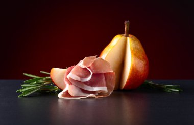  Armut ve biberiye ile İspanyol jamon