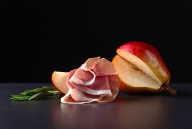  Armut ve biberiye ile İspanyol jamon