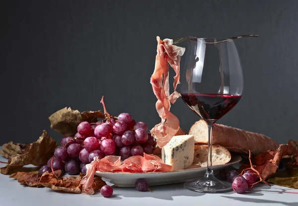 Jamón, sajt és vörös bor — Stock Fotó