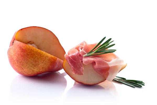 Jamon con pera isolata su fondo bianco — Foto Stock