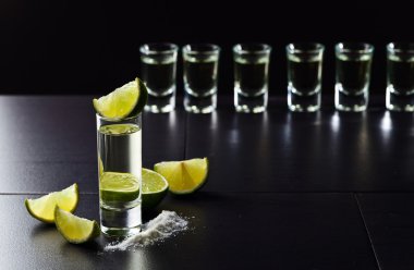 Tekila, limon ve tuz 