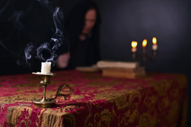 Küçük bir mum mum