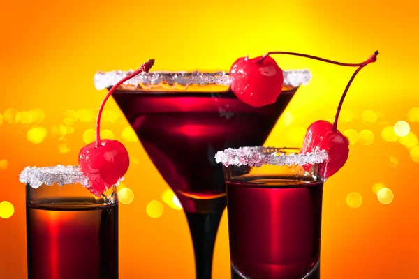 Alcoholic drinks with sweet cherry — Stock Photo, Image