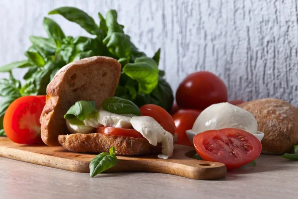 Sandwich with mozzarella, tomato and basil — Stock Photo, Image