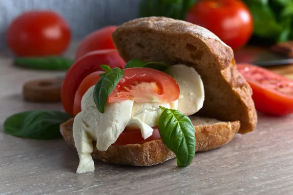 Sandwich with mozzarella, tomato and basil — Stock Photo, Image