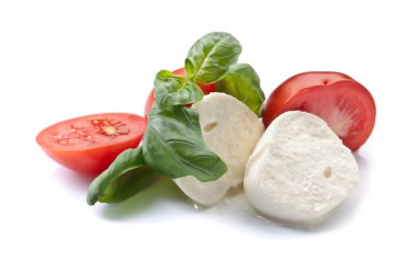  domates ve fesleğen beyaz izole mozzarella 