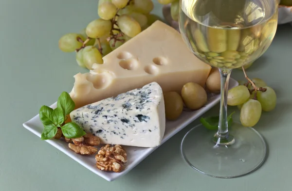 Cheese with nuts and wine — Stock Photo, Image