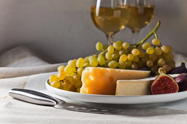 Cheese with fig and grape — Stock Photo, Image