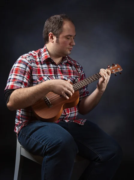 Músico com ukulele — Fotografia de Stock
