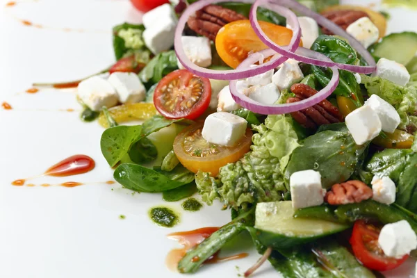 Salad with pesto sauce and mozzarella — Stock Photo, Image