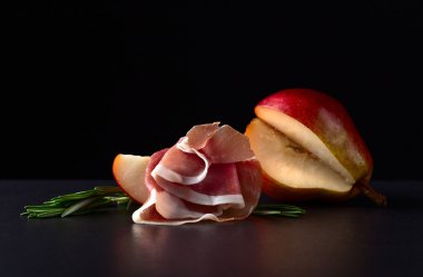  Armut ve biberiye ile İspanyol jamon