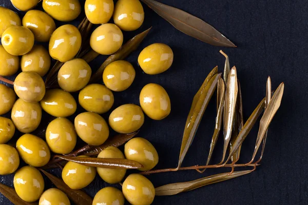 Canned green olives — Stock Photo, Image