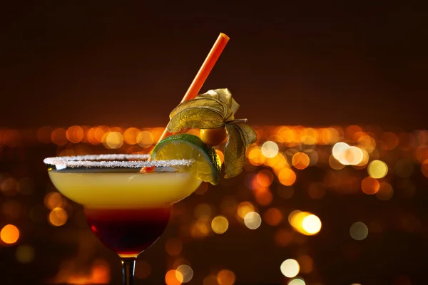 Cocktail mit Physalis und Limette — Stockfoto
