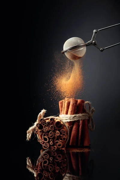 Cinnamon Powder Poured Out Strainer Ground Cinnamon Cinnamon Sticks Tied — Stock Photo, Image