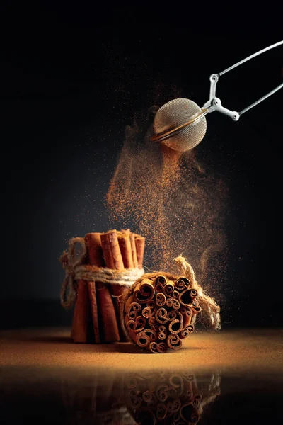 Cinnamon Powder Poured Out Strainer Ground Cinnamon Cinnamon Sticks Tied — Stock Photo, Image